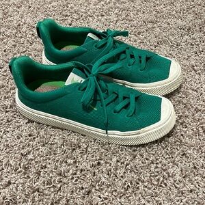 Cariuma IBI low green sneaker